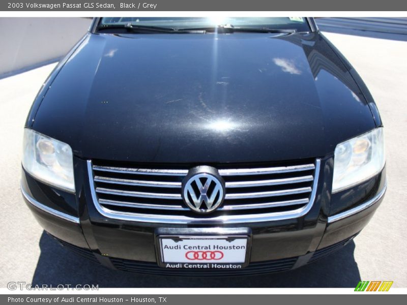 Black / Grey 2003 Volkswagen Passat GLS Sedan
