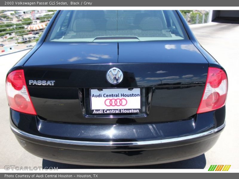 Black / Grey 2003 Volkswagen Passat GLS Sedan