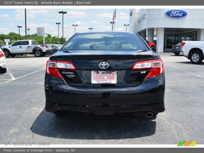 Attitude Black Metallic / Black/Ash 2014 Toyota Camry SE