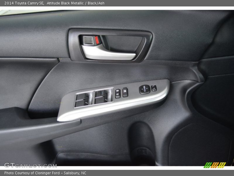 Attitude Black Metallic / Black/Ash 2014 Toyota Camry SE