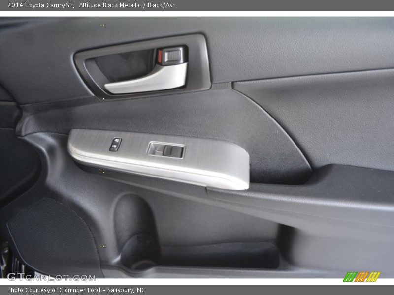 Attitude Black Metallic / Black/Ash 2014 Toyota Camry SE