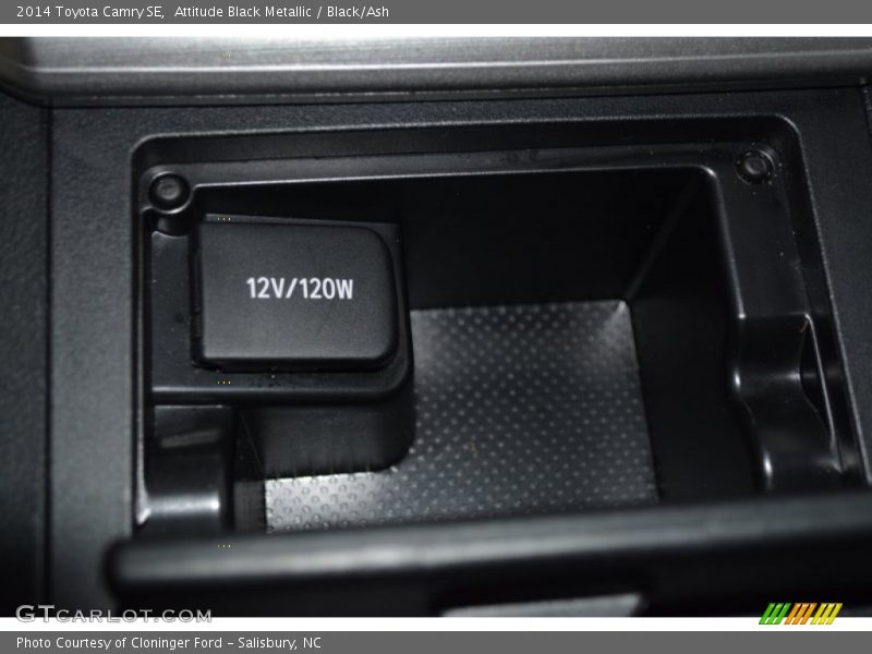 Attitude Black Metallic / Black/Ash 2014 Toyota Camry SE