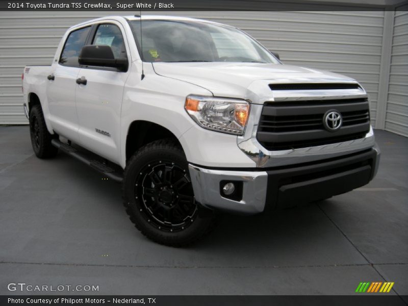 Front 3/4 View of 2014 Tundra TSS CrewMax