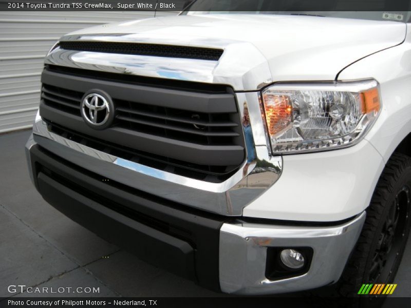 Super White / Black 2014 Toyota Tundra TSS CrewMax
