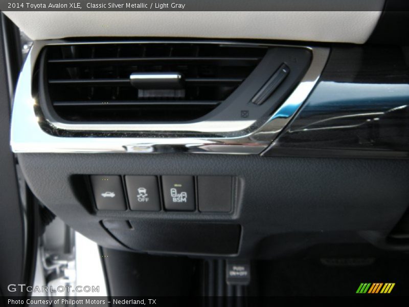 Classic Silver Metallic / Light Gray 2014 Toyota Avalon XLE