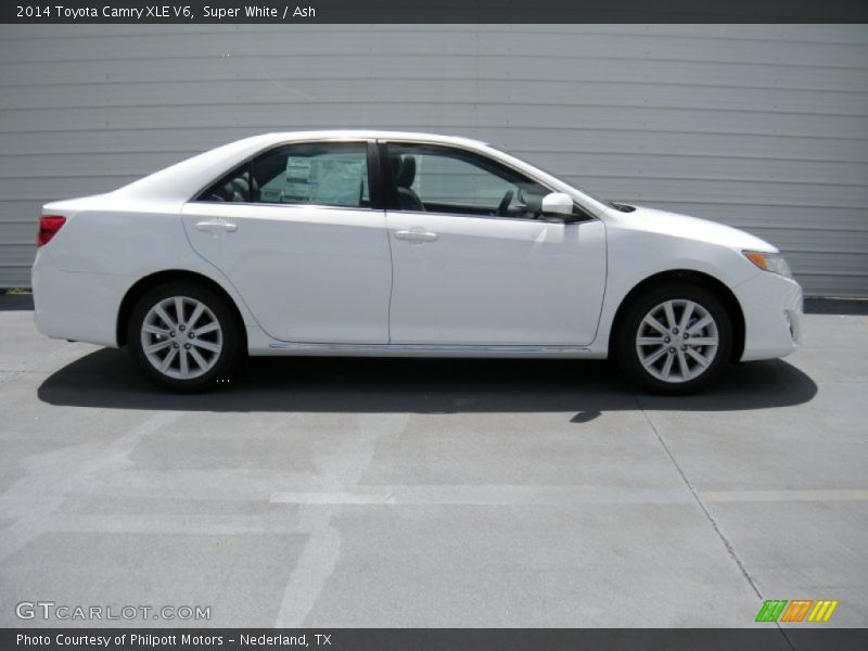Super White / Ash 2014 Toyota Camry XLE V6