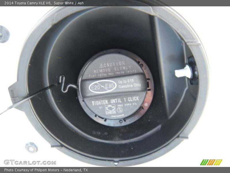 Super White / Ash 2014 Toyota Camry XLE V6