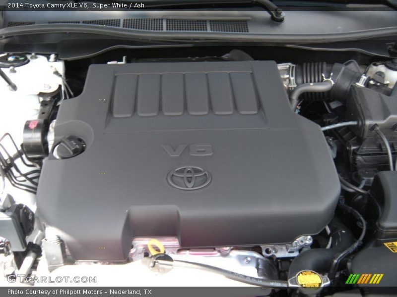 Super White / Ash 2014 Toyota Camry XLE V6