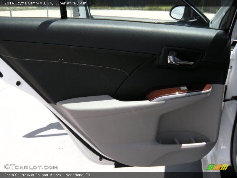 Super White / Ash 2014 Toyota Camry XLE V6