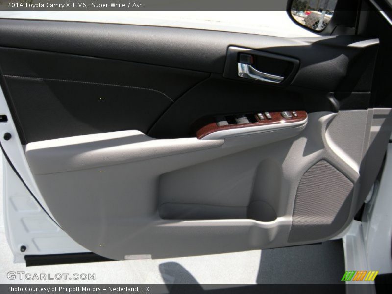 Super White / Ash 2014 Toyota Camry XLE V6