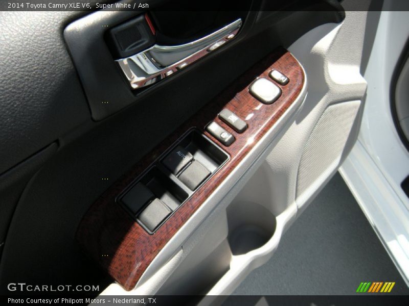 Super White / Ash 2014 Toyota Camry XLE V6
