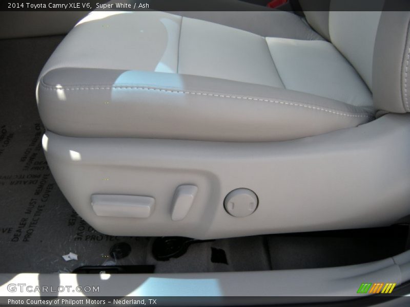 Super White / Ash 2014 Toyota Camry XLE V6