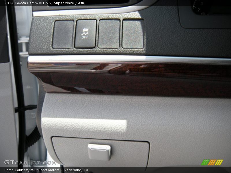 Super White / Ash 2014 Toyota Camry XLE V6