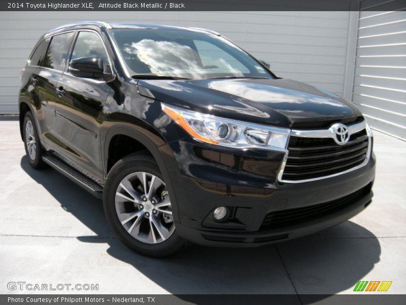 Front 3/4 View of 2014 Highlander XLE