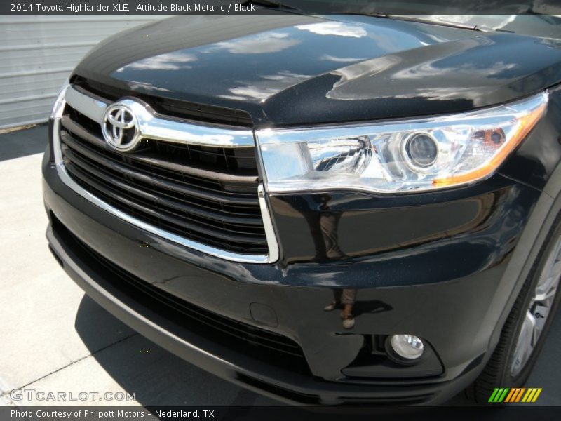 Attitude Black Metallic / Black 2014 Toyota Highlander XLE