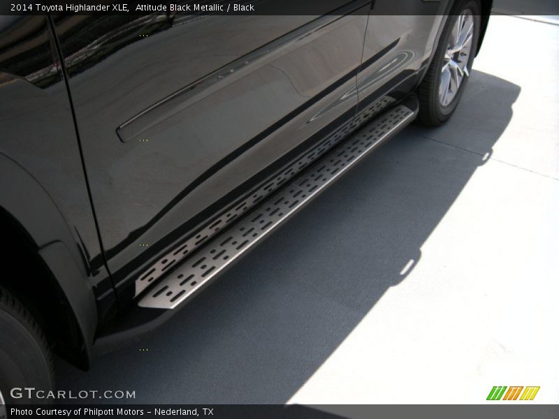 Attitude Black Metallic / Black 2014 Toyota Highlander XLE
