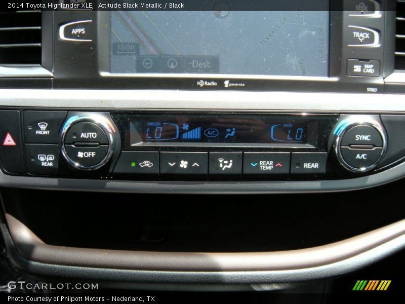 Attitude Black Metallic / Black 2014 Toyota Highlander XLE