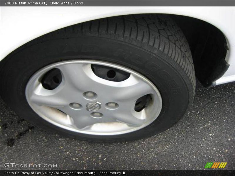 Cloud White / Blond 2000 Nissan Altima GXE