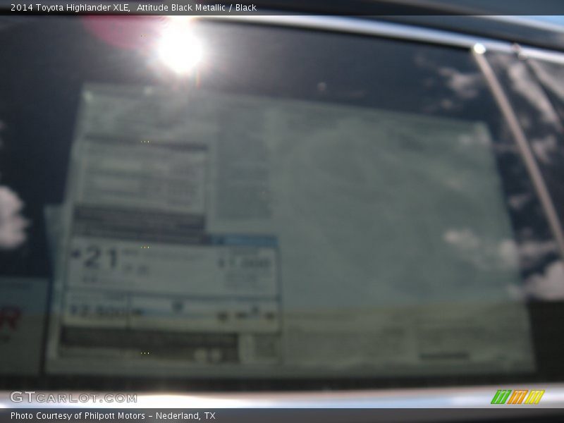 Attitude Black Metallic / Black 2014 Toyota Highlander XLE