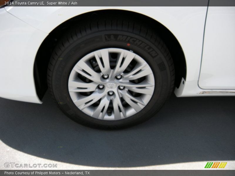 Super White / Ash 2014 Toyota Camry LE