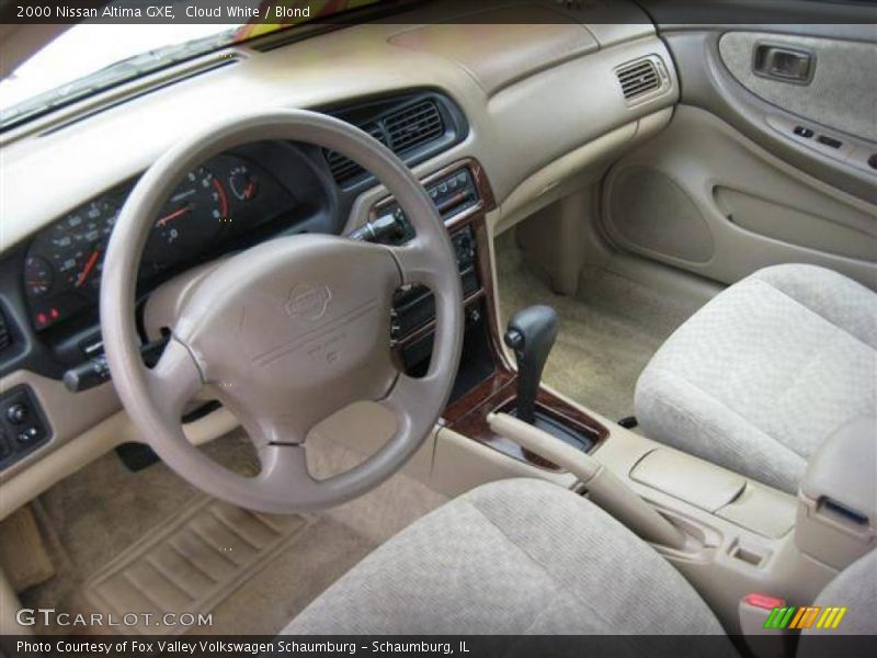 Cloud White / Blond 2000 Nissan Altima GXE