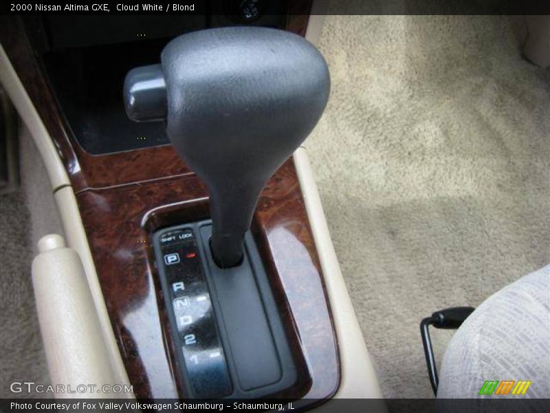 Cloud White / Blond 2000 Nissan Altima GXE