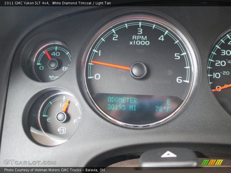 White Diamond Tintcoat / Light Tan 2011 GMC Yukon SLT 4x4