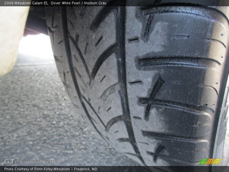 Dover White Pearl / Medium Gray 2009 Mitsubishi Galant ES