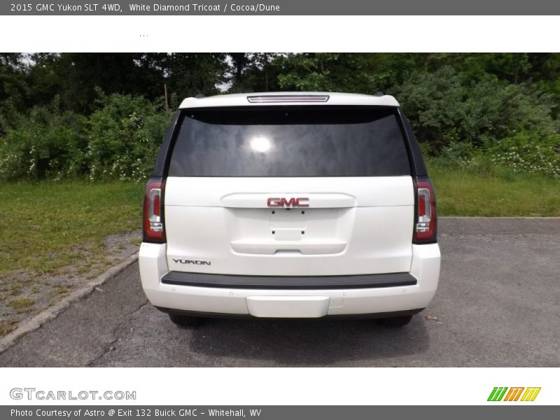 White Diamond Tricoat / Cocoa/Dune 2015 GMC Yukon SLT 4WD