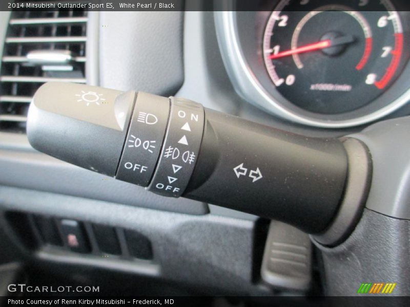 White Pearl / Black 2014 Mitsubishi Outlander Sport ES