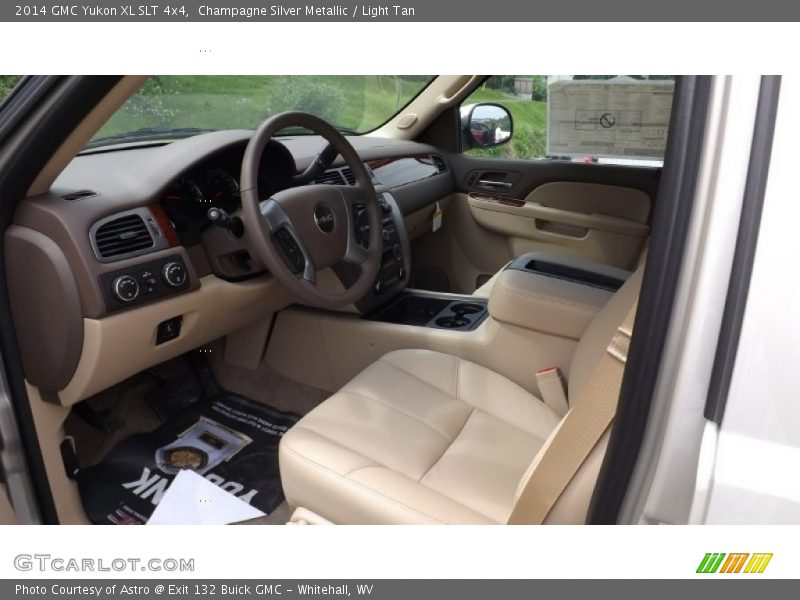 Champagne Silver Metallic / Light Tan 2014 GMC Yukon XL SLT 4x4
