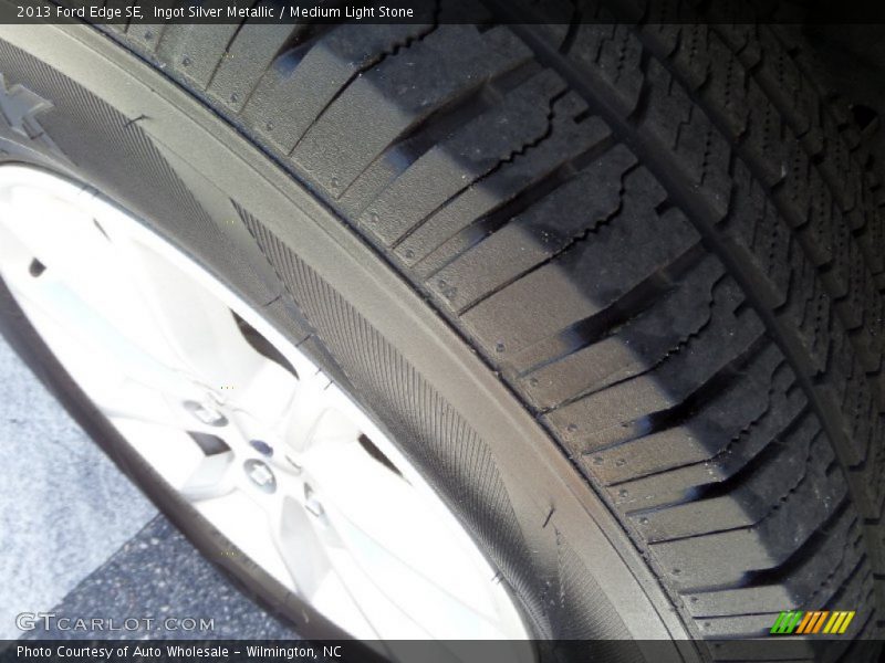 Ingot Silver Metallic / Medium Light Stone 2013 Ford Edge SE