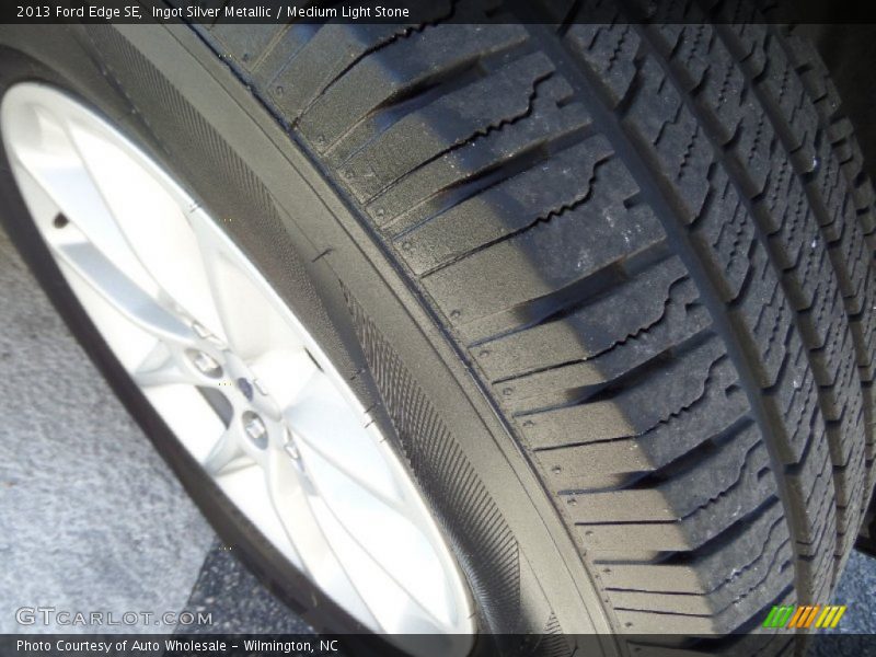Ingot Silver Metallic / Medium Light Stone 2013 Ford Edge SE