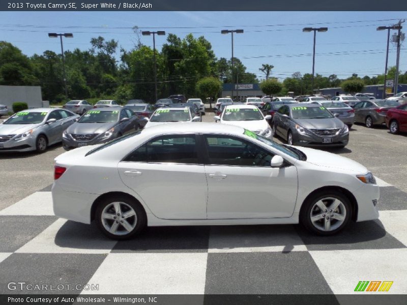 Super White / Black/Ash 2013 Toyota Camry SE