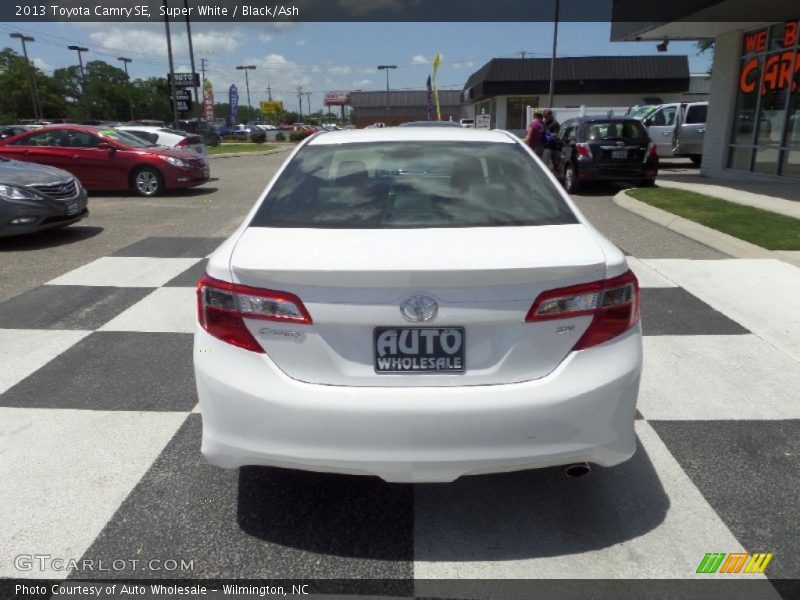 Super White / Black/Ash 2013 Toyota Camry SE
