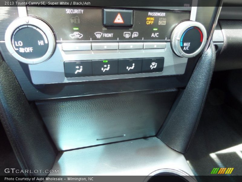 Super White / Black/Ash 2013 Toyota Camry SE