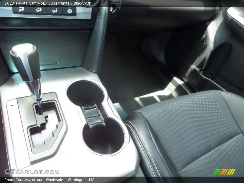 Super White / Black/Ash 2013 Toyota Camry SE