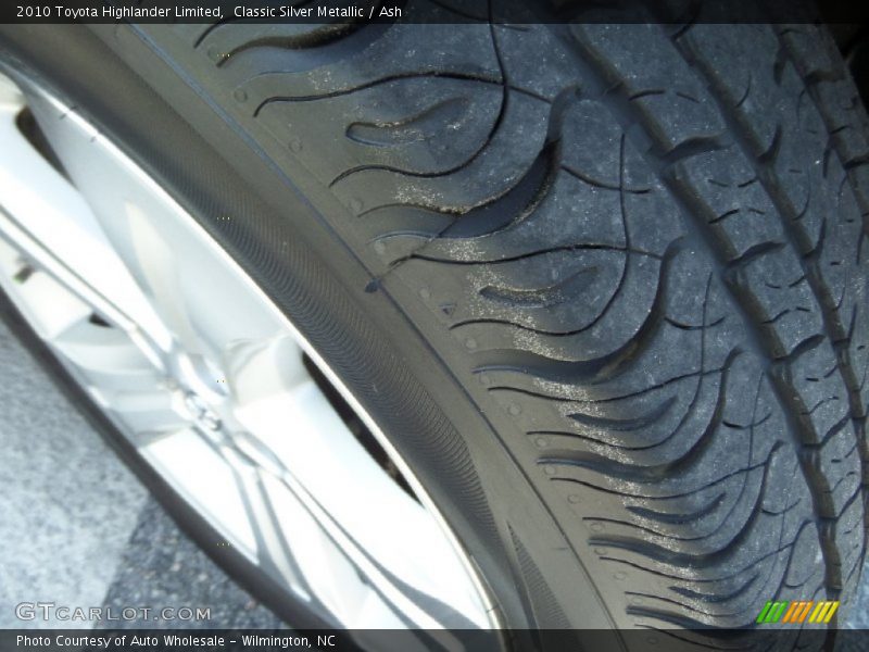 Classic Silver Metallic / Ash 2010 Toyota Highlander Limited