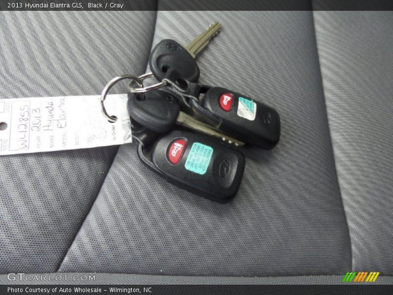 Black / Gray 2013 Hyundai Elantra GLS