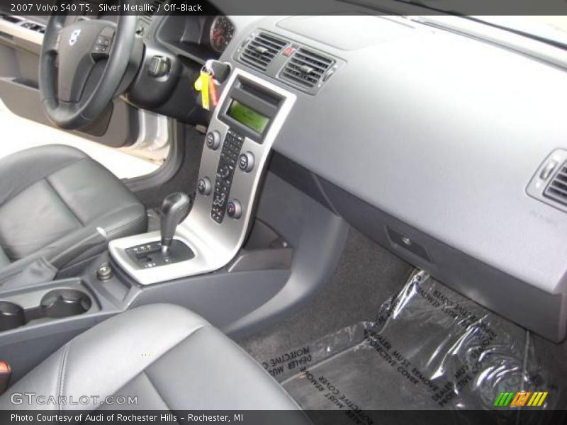Silver Metallic / Off-Black 2007 Volvo S40 T5