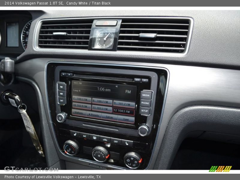 Candy White / Titan Black 2014 Volkswagen Passat 1.8T SE
