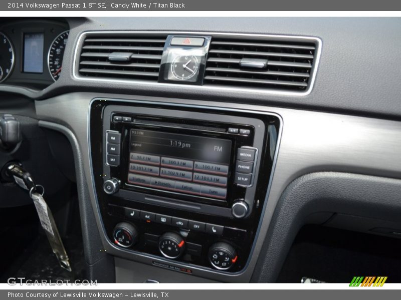 Candy White / Titan Black 2014 Volkswagen Passat 1.8T SE