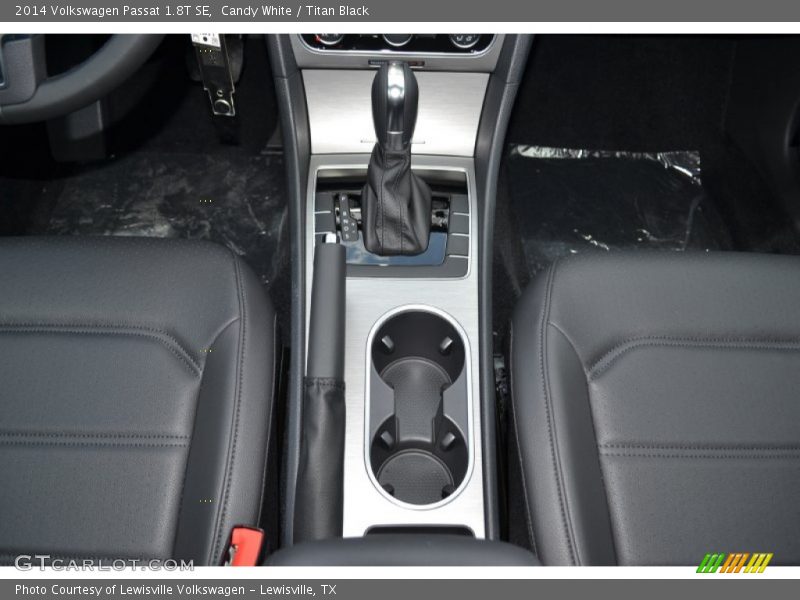 Candy White / Titan Black 2014 Volkswagen Passat 1.8T SE
