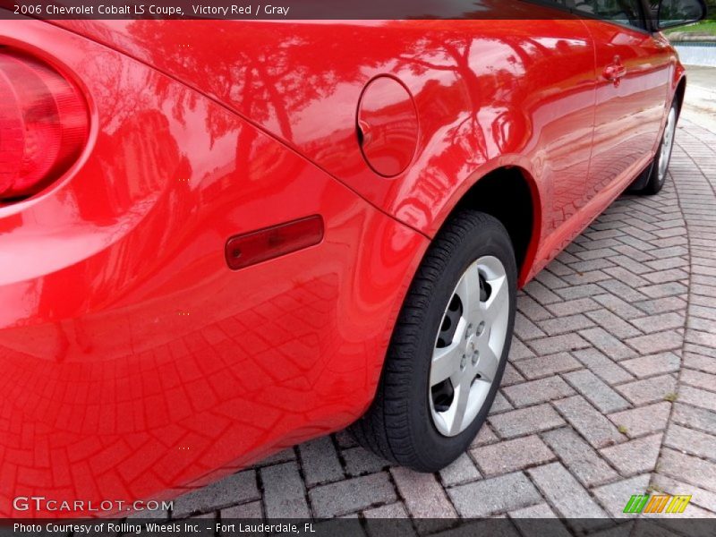 Victory Red / Gray 2006 Chevrolet Cobalt LS Coupe