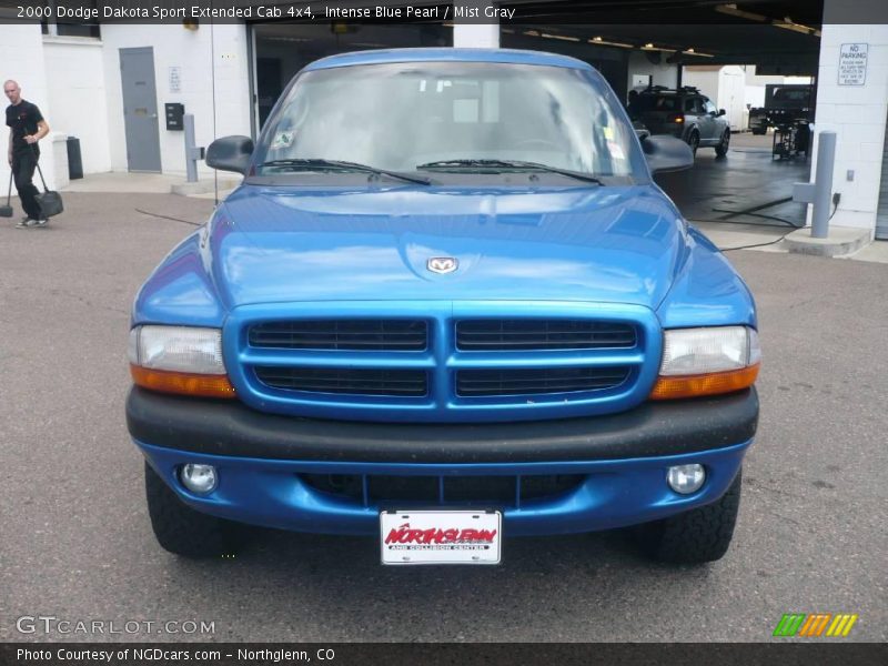 Intense Blue Pearl / Mist Gray 2000 Dodge Dakota Sport Extended Cab 4x4