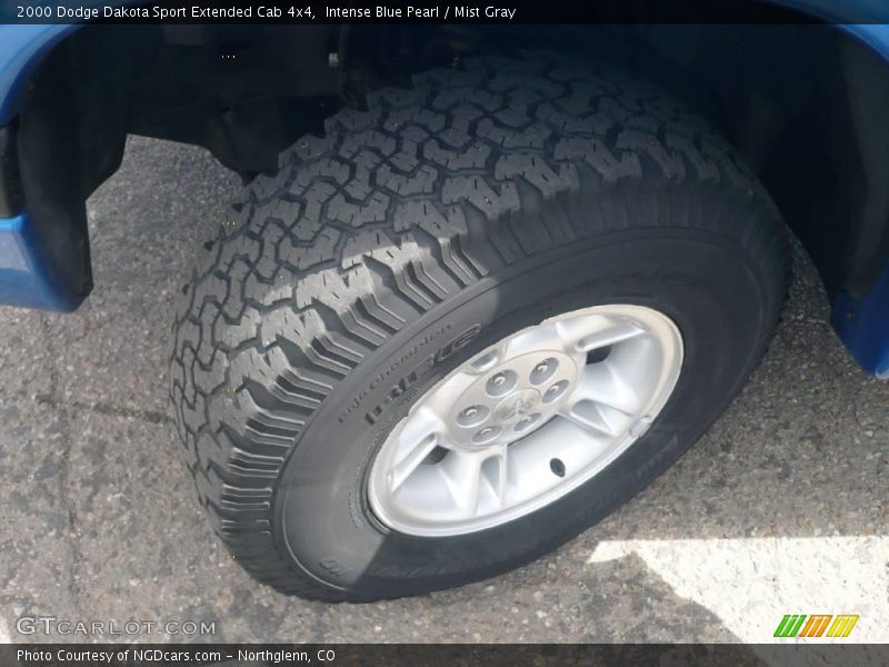 Intense Blue Pearl / Mist Gray 2000 Dodge Dakota Sport Extended Cab 4x4
