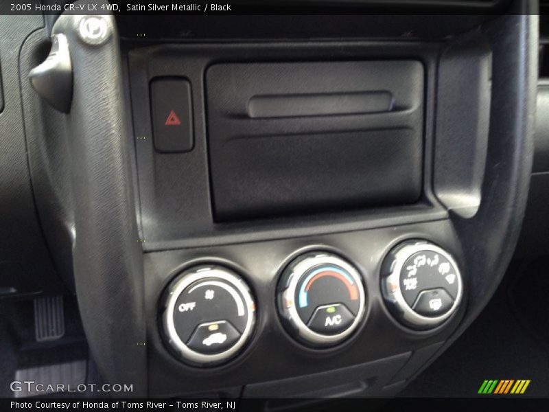 Satin Silver Metallic / Black 2005 Honda CR-V LX 4WD