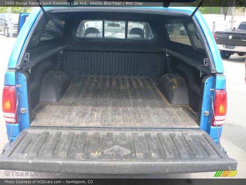 Intense Blue Pearl / Mist Gray 2000 Dodge Dakota Sport Extended Cab 4x4