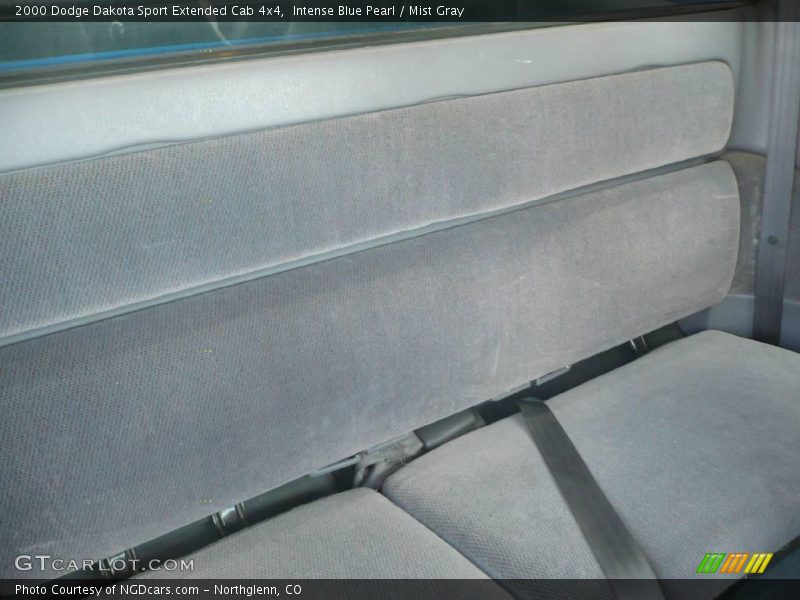 Intense Blue Pearl / Mist Gray 2000 Dodge Dakota Sport Extended Cab 4x4