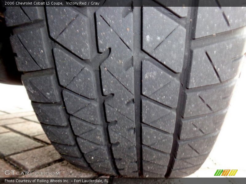 Victory Red / Gray 2006 Chevrolet Cobalt LS Coupe